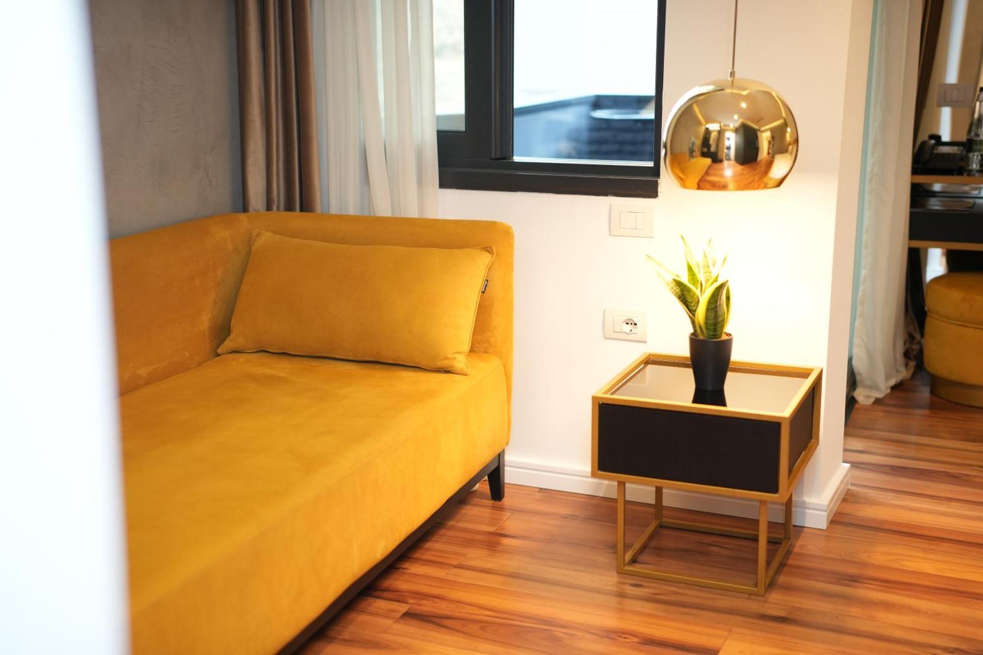 La Suite Boutique Hotel Tirana Exterior foto